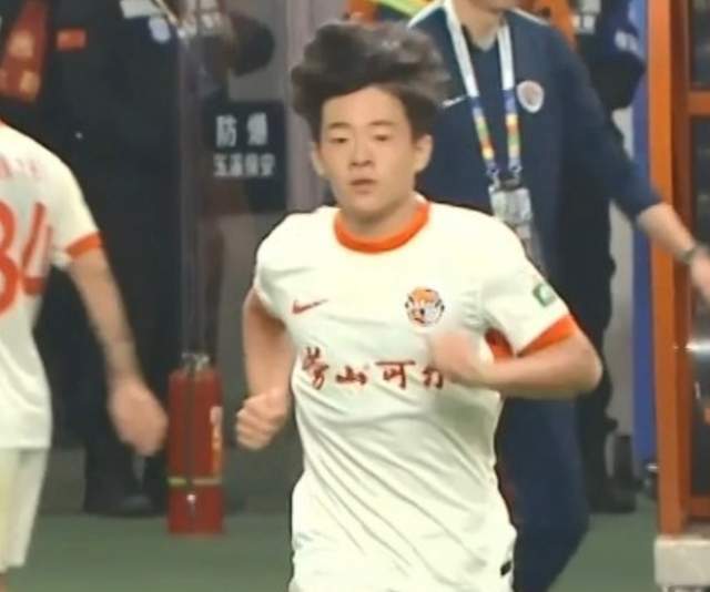 开云体育下载管理-必须点赞！足协为中超球员开绿灯：允许延迟到国少队报到！